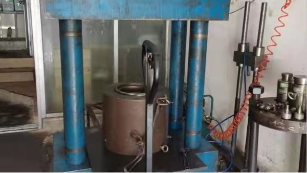 100噸千斤頂?shù)臉硕ㄏ禂?shù)