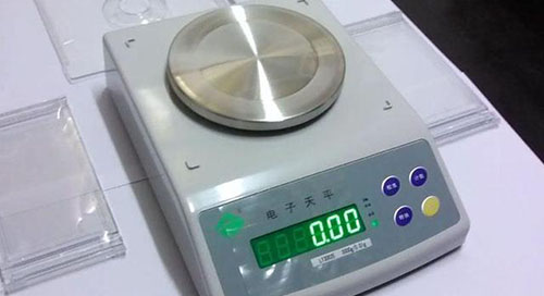 為什么電子天平在使用前要校準(zhǔn)